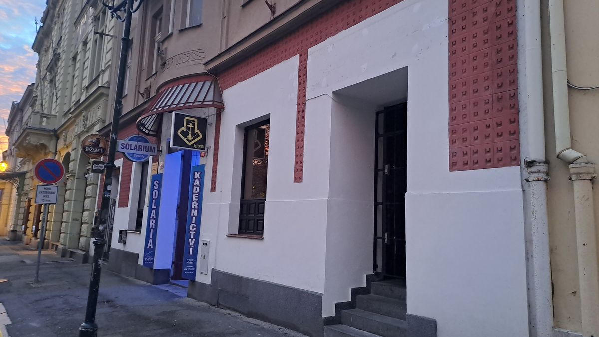 Plzeňský kebab, kde majitel vyvěsil protižidovské nápisy, už nefunguje